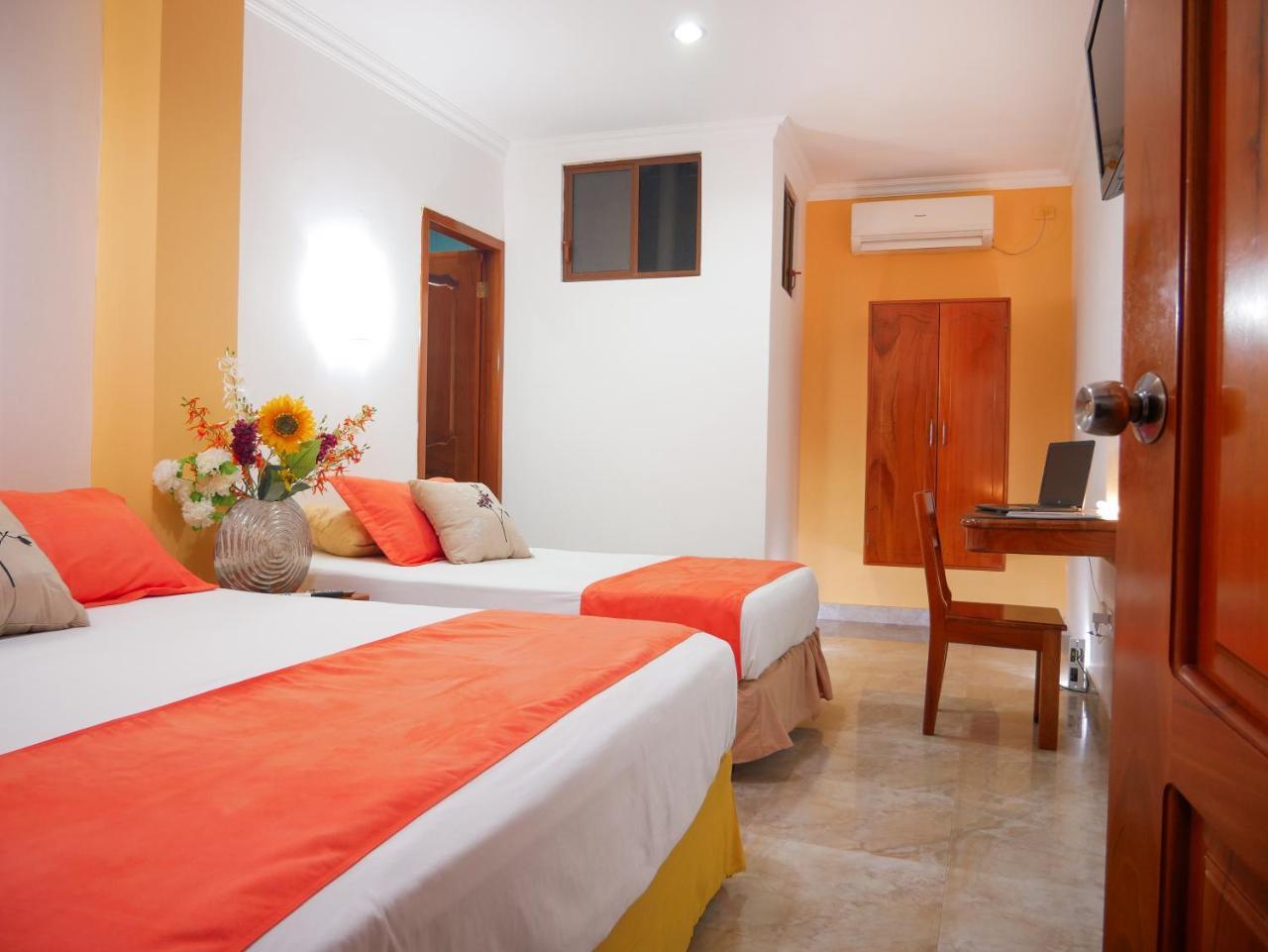 Hostal Espana Puerto Ayora  Exterior foto